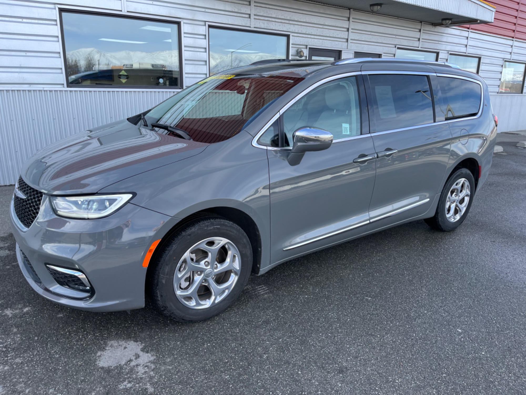 photo of 2021 Chrysler Pacifica Limited AWD